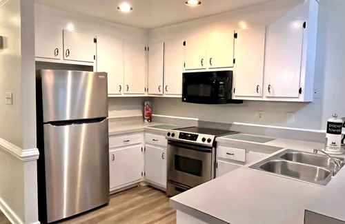 Midlothian House | Perfect for Extended Stays! Fenced Yard, Pets Welcome!