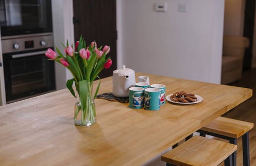 Tawstock Cottage | Ideal Family Retreat with Indoor Pool and Breakfast Included