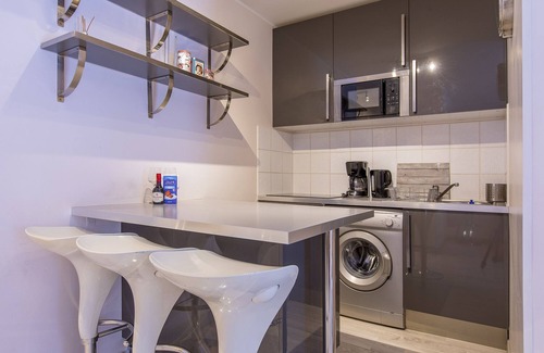 Chamonix City Centre Apartment | Ideal Retreat for Couples and Families with Lake Views