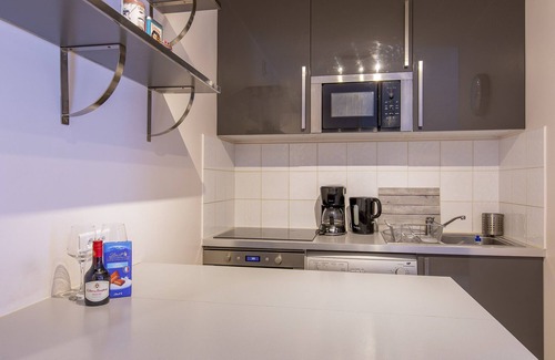 Chamonix City Centre Apartment | Ideal Retreat for Couples and Families with Lake Views