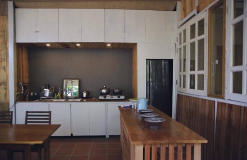 Cat Hai House | Ideal Retreat for Small Groups with Ocean Views and Pool