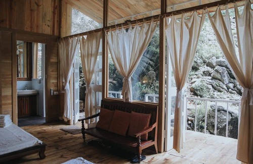 Cat Hai House | Ideal Retreat for Small Groups with Ocean Views and Pool