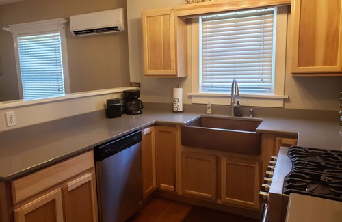 Three Oaks House | Ideal for Groups! Walk to Journeyman & Downtown Three Oaks