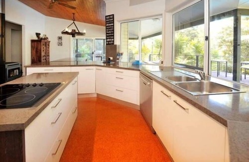Sapphire Beach House | Ideal Family Retreat Near Beach with Games and Pet-Friendly