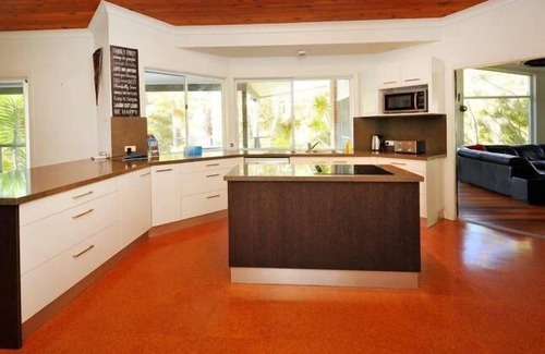 Sapphire Beach House | Ideal Family Retreat Near Beach with Games and Pet-Friendly