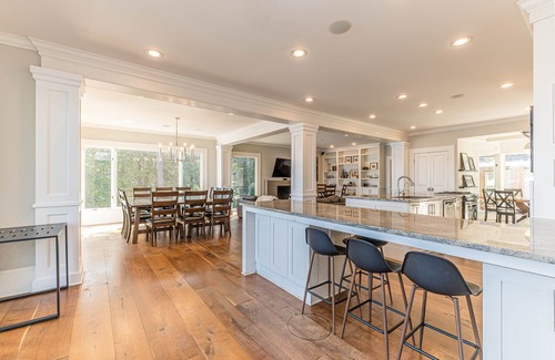 Buford House | Ideal Retreat for Groups by the Tranquil Waterside