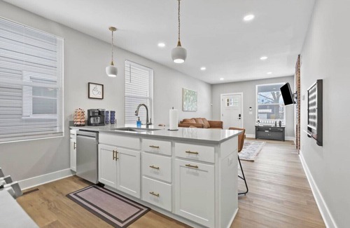 Livingston Park House | Ideal Retreat for Groups with Hot Tub & Family Amenities