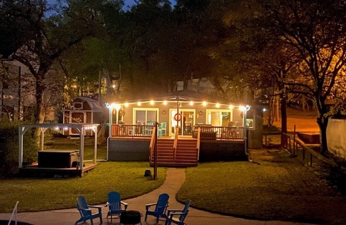 Leisure Land House | Tranquil Lakeside Retreat with Pool and Family Amenities