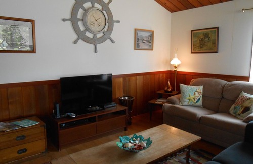 Seaside House | Ideal Retreat for Families and Small Dogs with Ocean Views