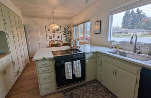 Idaho Falls House | Ideal Venue for Memorable Large Gatherings and Relaxation