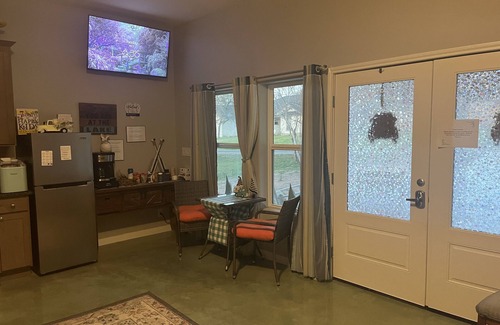 Kingsland House | Ideal Retreat for the Solar Eclipse: Cozy 1-Bedroom Kingsland