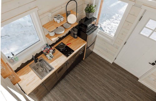 Chugiak Cabin | Cozy Cabin Retreat for Two in Eklutna Valley - 10/10 Rating