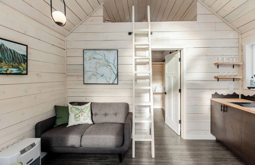 Chugiak Cabin | Cozy Cabin Retreat for Two in Eklutna Valley - 10/10 Rating
