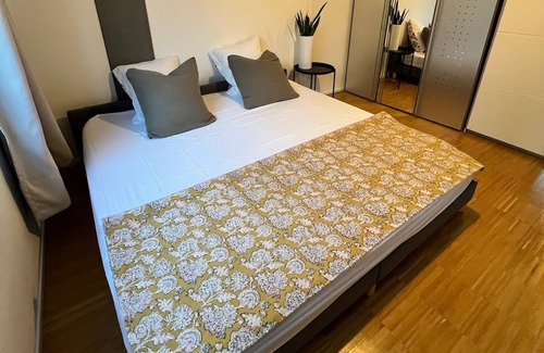 Escher Wyss Apartment | Ideal Family Retreat for Up to 4 Adults and Kids