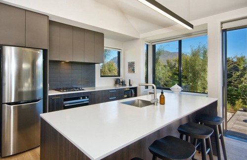 Kawarau Falls House | Ideal Retreat for Skiing, Golfing & Family Getaways