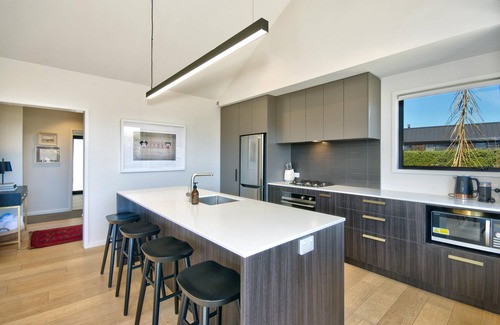 Kawarau Falls House | Ideal Retreat for Skiing, Golfing & Family Getaways