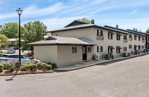 Auburn Apartment | Pet-Friendly Game-Day Loft Near Toomer's Corner - 10/10 Rated