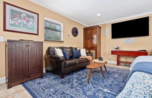 Auburn Apartment | Pet-Friendly Game-Day Loft Near Toomer's Corner - 10/10 Rated