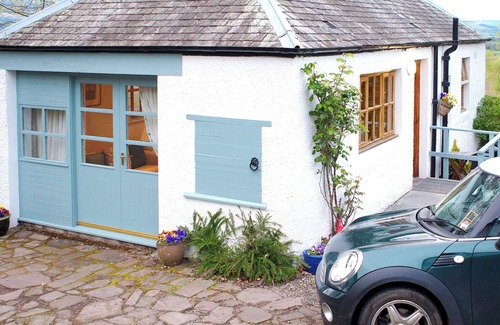 Muthill Cottage | Romantic Escape for Two in a Picturesque Setting