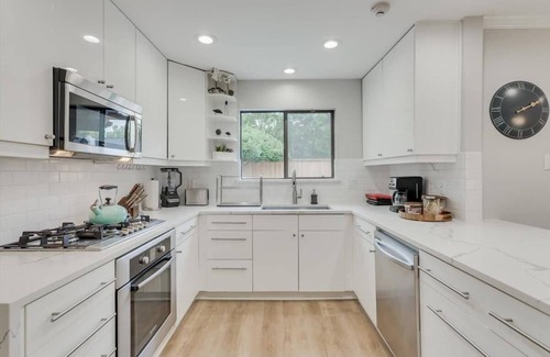 Plano House | Ideal Retreat with 5 Bedrooms and Private Heated Pool