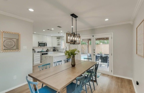 Plano House | Ideal Retreat with 5 Bedrooms and Private Heated Pool