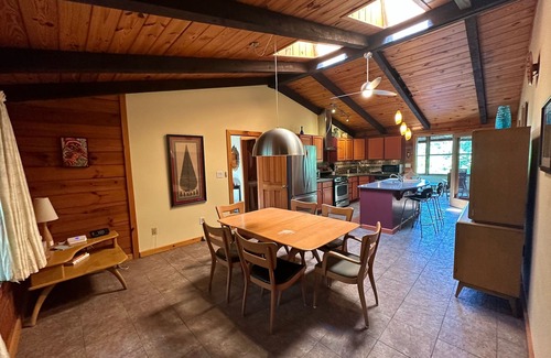 Germantown House | Ideal Cabin Retreat with Mountain Views and Spa Access