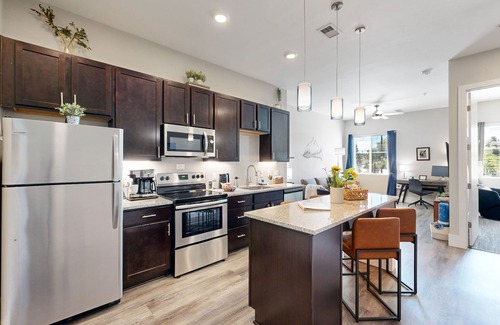 Golden Condo | Cozy Retreat Near Downtown, Hiking & Red Rocks - Top Rated