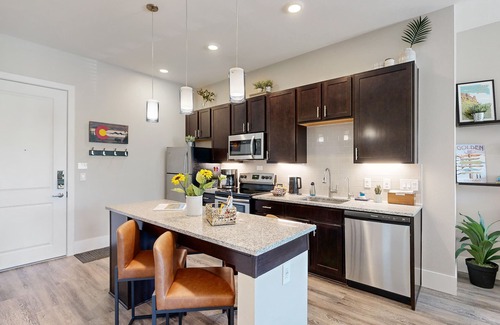 Golden Condo | Cozy Retreat Near Downtown, Hiking & Red Rocks - Top Rated