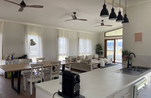 Hazeldean House | Idyllic Retreat for Water Skiers - Pet Friendly & Fun