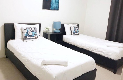 Nikenbah House | Ideal Group Getaway in Hervey Bay - Sleeps 12 Comfortably
