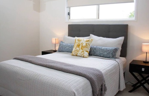 Nikenbah House | Ideal Group Getaway in Hervey Bay - Sleeps 12 Comfortably