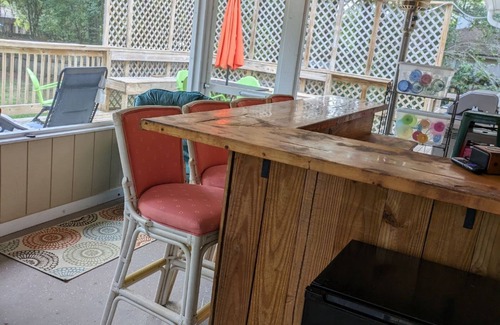 High Springs House | Pet-Friendly Retreat with Ocean Views and Spa Amenities