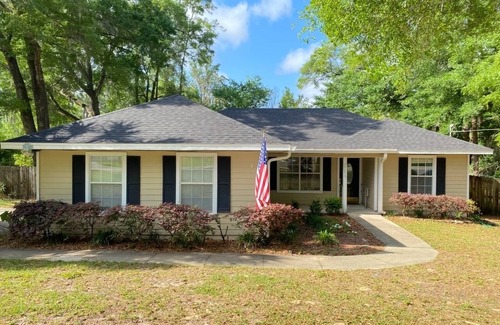 High Springs House | Pet-Friendly Retreat with Ocean Views and Spa Amenities