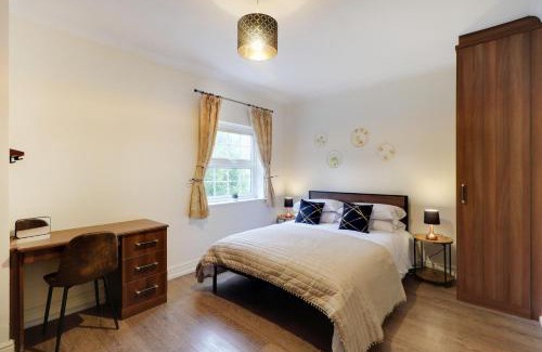 Royal Tunbridge Wells Apartment | Perfect Home In Central Tunbridge Wells, Sleeps 10