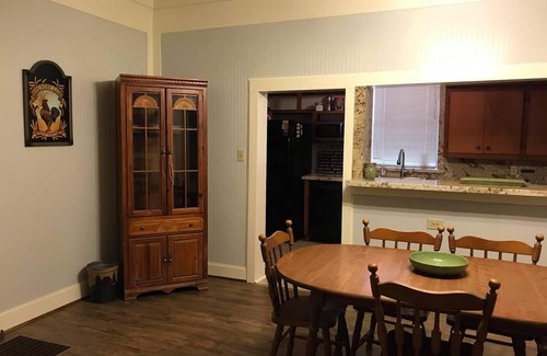 Burton House | Cozy Country Retreat with Family-Friendly Amenities