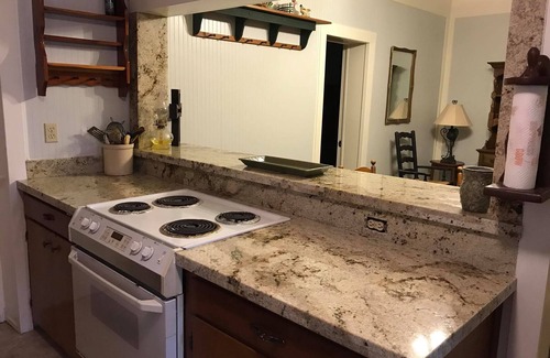 Burton House | Cozy Country Retreat with Family-Friendly Amenities