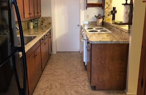 Burton House | Cozy Country Retreat with Family-Friendly Amenities