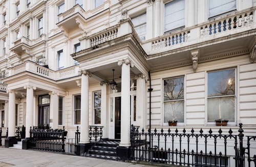 Queen's Gate Apartment | Ideal Home in Kensington with Ocean Views and Breakfast