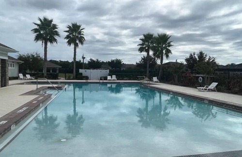 Ruskin House | Ideal Location with Pool and Pet Friendly Amenities
