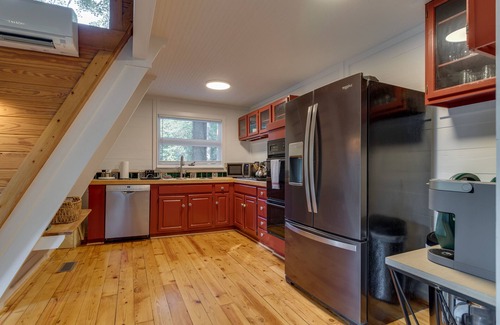 Knoxville House | Idyllic Getaway with Family-Friendly Amenities & Breakfast
