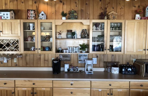 Donnelly Cabin | Idyllic Lakeside Escape with Beach Access for Families
