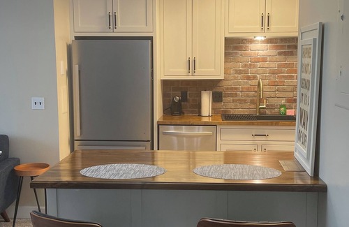 Auburn Condo | Ideal Condo Getaway in Downtown Auburn with Breakfast