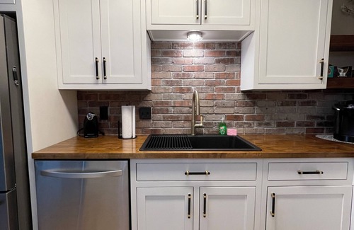 Auburn Condo | Ideal Condo Getaway in Downtown Auburn with Breakfast