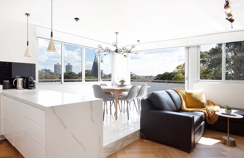 Cremorne Apartment | Perfectly Located 2-Bedroom Retreat with Balcony & BBQ