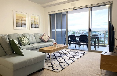South Townsville Apartment | Ideal Spot for Families and Couples: Pool & Breakfast Included