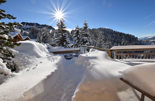 Le Chinaillon Ski Chalet | Ideal Chalet Retreat with Jacuzzi & Spectacular Views