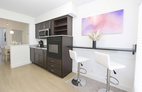 Uptown Condo | Ideal Uptown Galleria Condo with Kitchen & Family Amenities