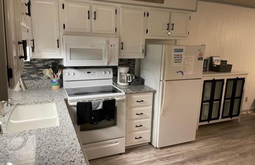 Myrtle Beach Apartment | Beachfront Gem with Pool and 9.8/10 Guest Ratings!