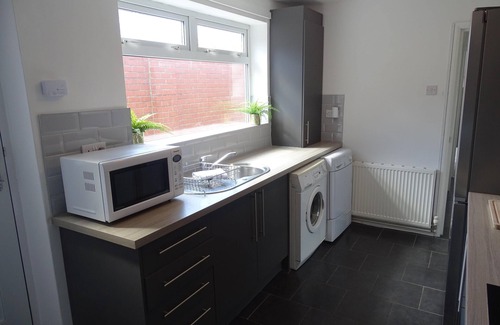 Sunderland House | Ideal City Centre Location Near University with Breakfast