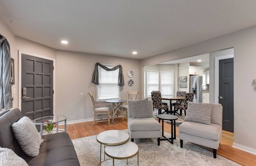 Aksarben - Elmwood Park House | Perfect Location in Omaha, Walking distance to Aksarben village and Boxter Arena
